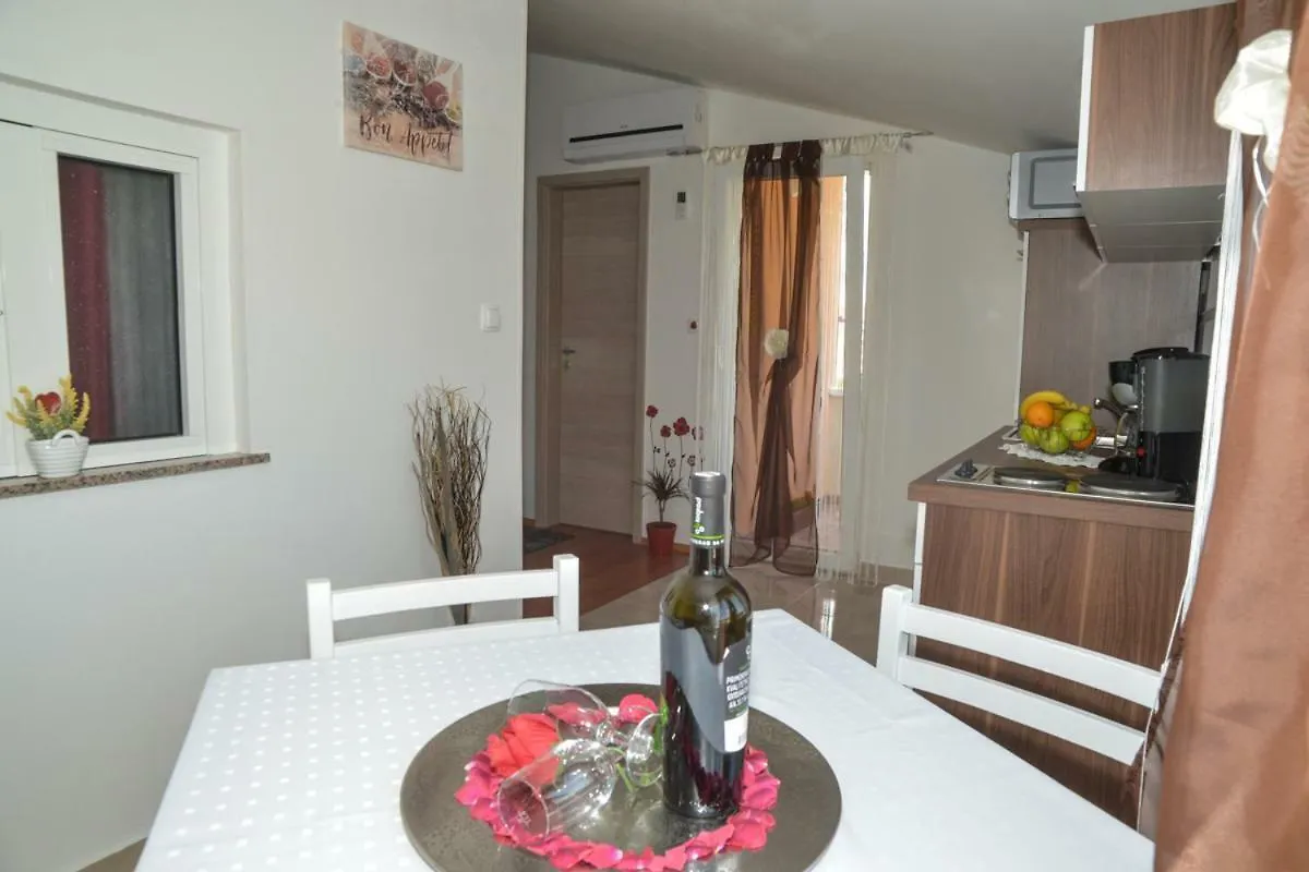 Apartment Antonio 자다르