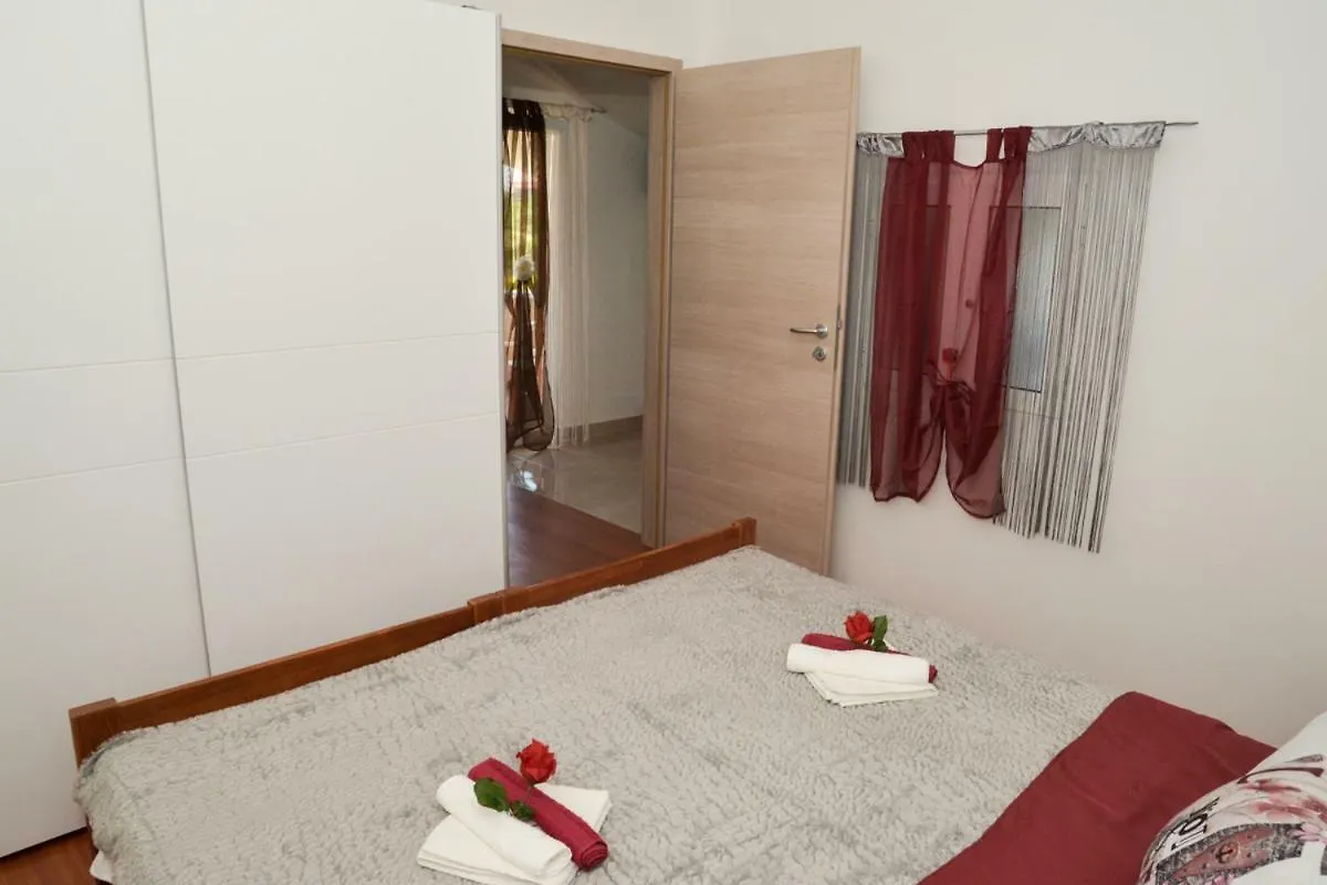 Apartment Antonio 자다르