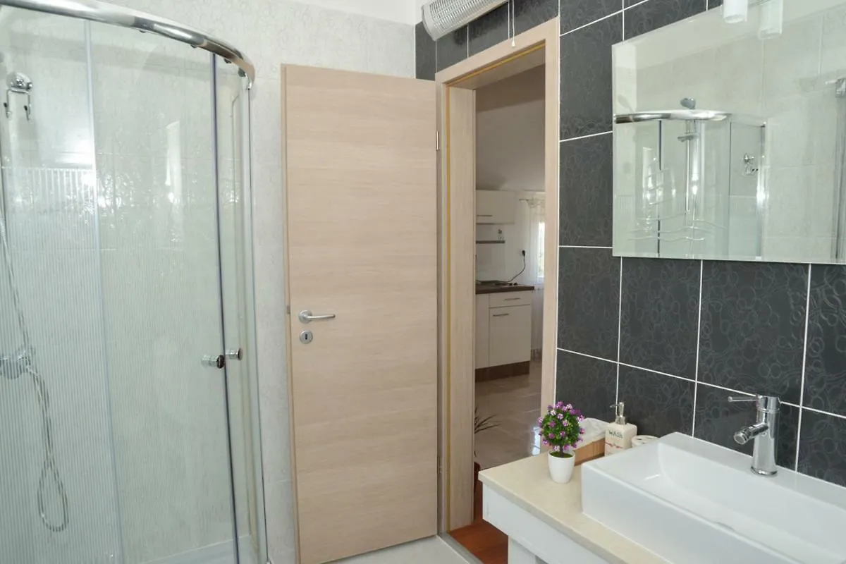 Apartment Antonio 자다르